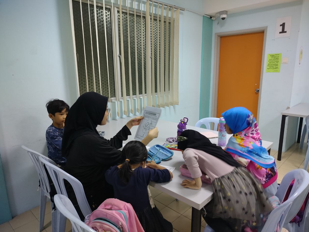 Gambar 5: Sesi ujian penilaian mata pembelajaran teras kepada murid-murid prasekolah