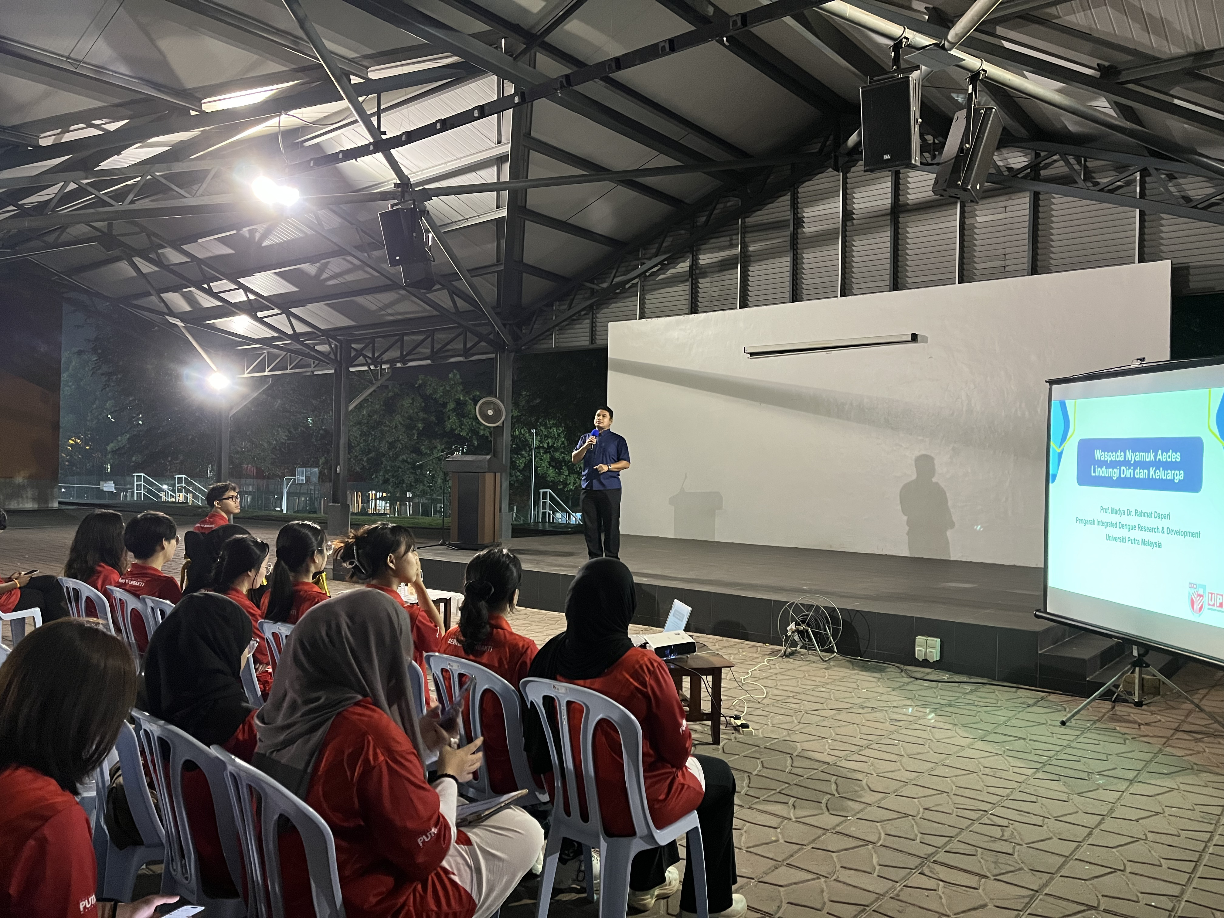 Gambar 3: Sesi ceramah yang disampaikan oleh Prof.Madya Dr. Rahmat bin Dapari
