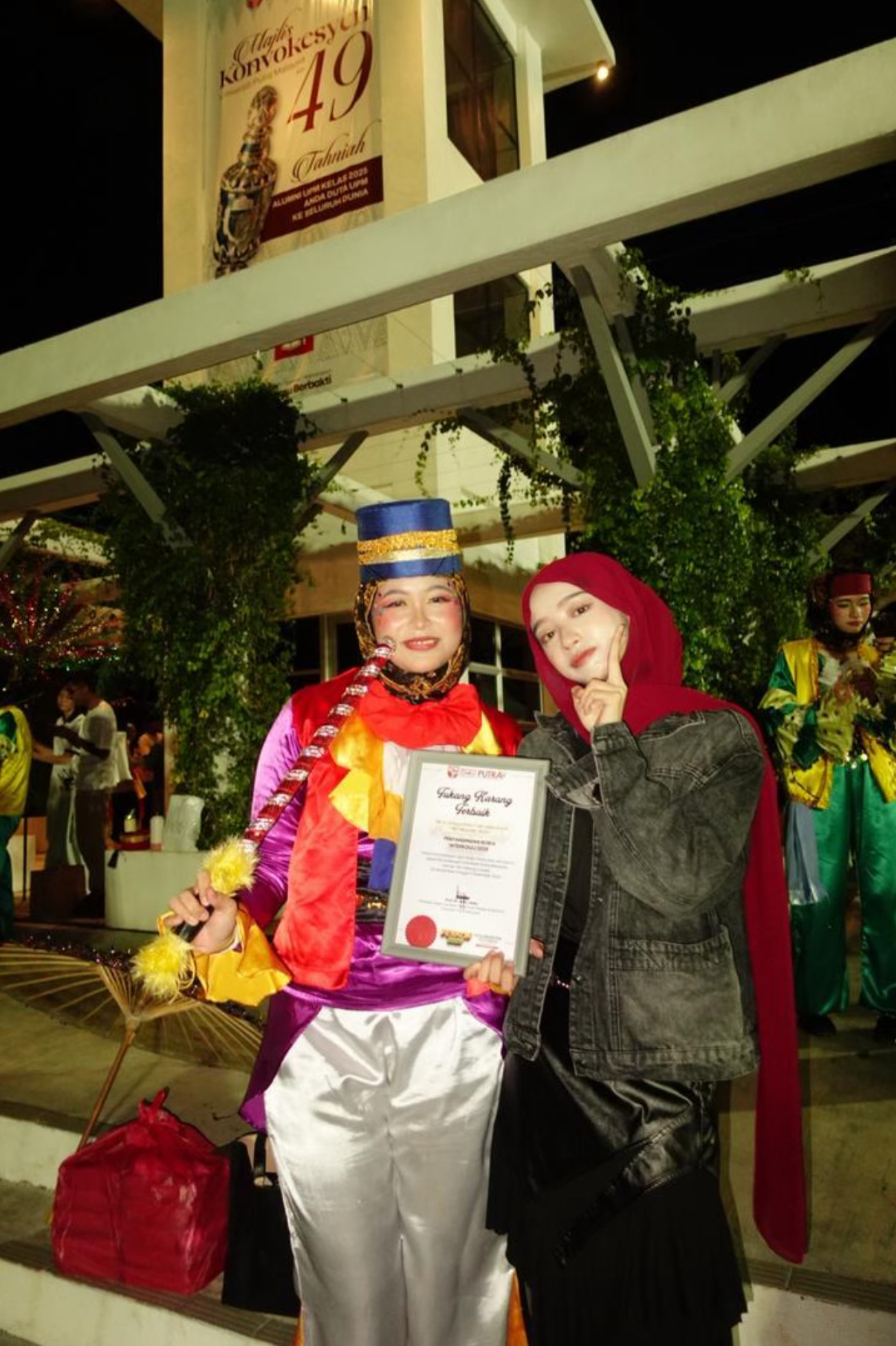 Photo 3: Congratulations to Ms. Iman Emily Binti Syaifolhalmi for receiving The Best Tukang Karang Special Award